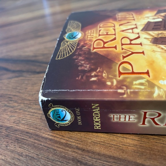 📚2/$12📚 Kid’s Novel The Red Pyramid (Kane #1) by Rick Riordan - Picture 3 of 4
